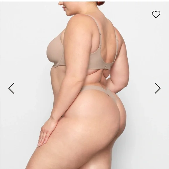 Skims Fits Everybody T-Shirt Bra - Picture 3 of 8